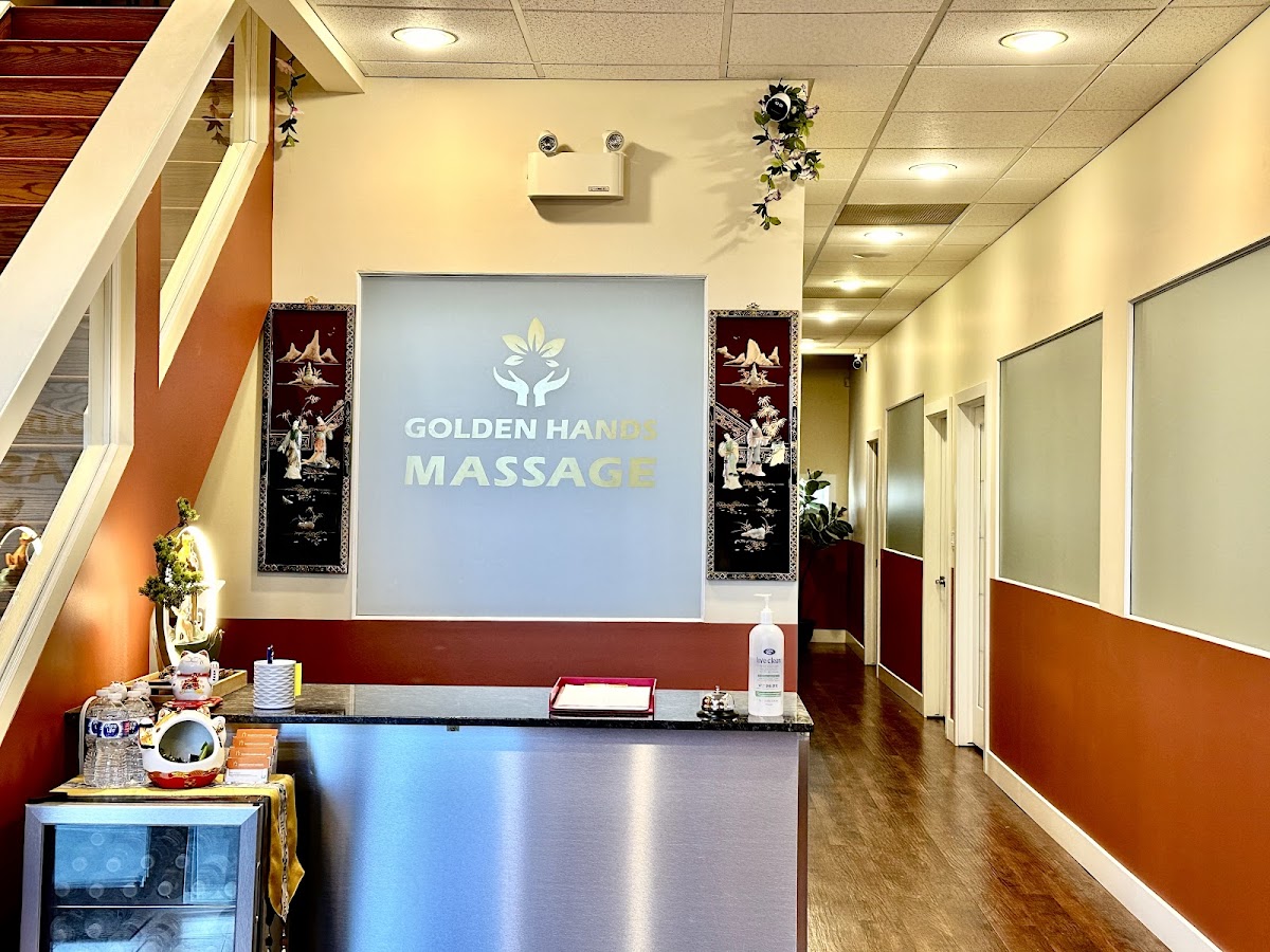 Golden Hands Massage